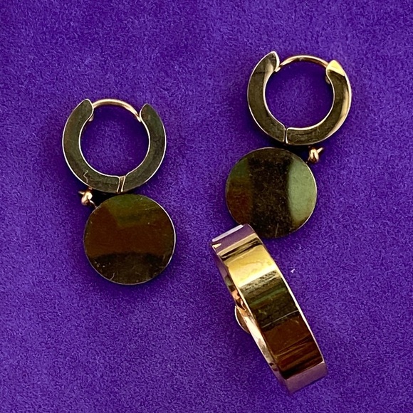 💛 18k Gold Plated Stainless Steel Roman Numeral Earrings and Ring Set - Picture 5 of 11